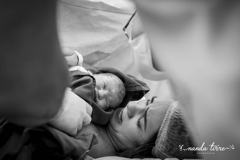 parto-nascimento-newborn-fotografia-foto-fotografa-fotografo-bebê-berçario-recem-nascido-maternidade-mãe-família-nanda-tirre-cesarea-natural-humanizado-obstetra-pediatra-perinatal-hctco-idealiza-doula-nascer-teresopolis-rj-filme-trabalho de parto-vaginal