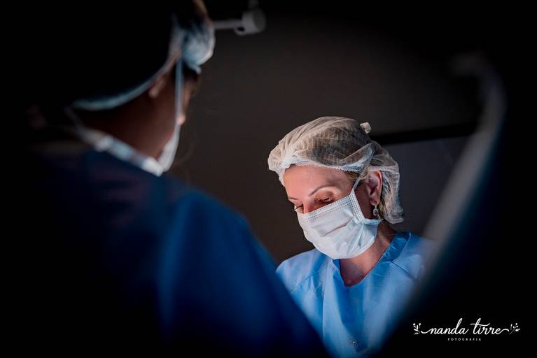 parto-nascimento-newborn-fotografia-foto-fotografa-bebê-berçario-recem-nascido-maternidade-mãe-rio-de-janeiro-rj-família-nanda-tirre-cesarea-natural-humanizado-obstetra-pediatra-perinatal-hctco-idealiza-hospital-clinicas-doula-nascer-nasceu-teresopolis