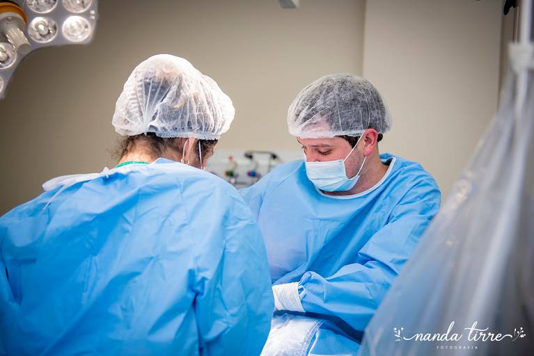 parto-nascimento-newborn-fotografia-foto-fotografa-bebê-berçario-recem-nascido-maternidade-mãe-família-nanda-tirre-cesarea-natural-humanizado-obstetra-pediatra-perinatal-hctco-idealiza-hospital-clinicas-doula-nascer-nasceu-teresopolis-rj-rio de janeiro