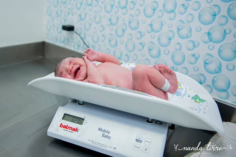 parto-nascimento-newborn-fotografia-foto-fotografa-bebê-berçario-recem-nascido-maternidade-mãe-família-nanda-tirre-cesarea-natural-humanizado-obstetra-pediatra-perinatal-hctco-idealiza-hospital-clinicas-doula-nascer-nasceu-teresopolis-rj-rio de janeiro