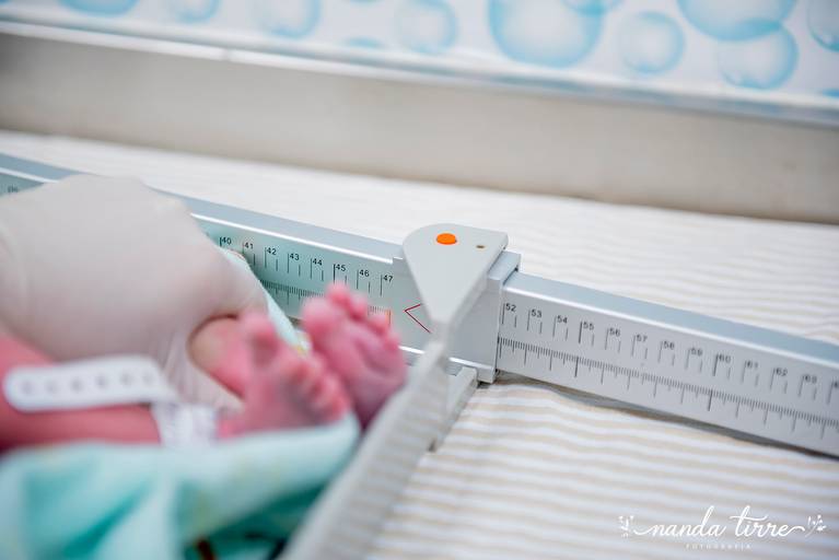 parto-nascimento-newborn-fotografia-foto-fotografa-bebê-berçario-recem-nascido-maternidade-mãe-família-nanda-tirre-cesarea-natural-humanizado-obstetra-pediatra-perinatal-hctco-idealiza-hospital-clinicas-doula-nascer-nasceu-teresopolis-rj-rio de janeiro