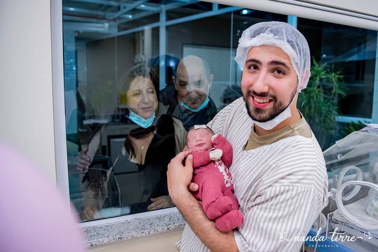 parto-nascimento-newborn-fotografia-foto-fotografa-bebê-berçario-recem-nascido-maternidade-mãe-família-nanda-tirre-cesarea-natural-humanizado-obstetra-pediatra-perinatal-hctco-idealiza-hospital-clinicas-doula-nascer-nasceu-teresopolis-rj-rio de janeiro