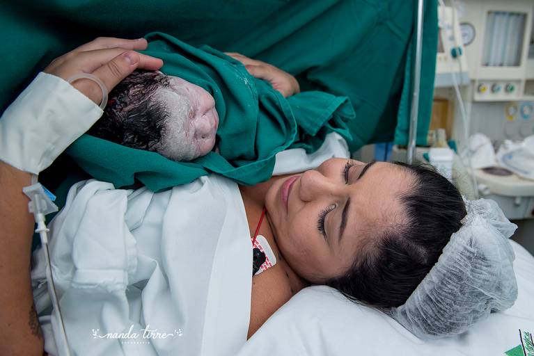 parto-nascimento-newborn-fotografia-foto-fotografa-bebê-berçario-recem-nascido-maternidade-mãe-rio-de-janeiro-rj-família-nanda-tirre-cesarea-natural-humanizado-obstetra-pediatra-perinatal-hctco-idealiza-hospital-clinicas-doula-nascer-nasceu-teresopolis