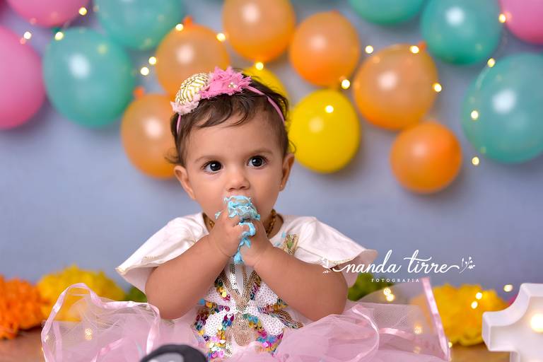 smash-the-cake-aniversario-bolo-bebê-criança-rio-de-janeiro-rj-nanda-tirre-fotografo-ensaio-foto-book-barra-da-tijuca-bebê-baby-filho-filha-estudio-fotografico-festa-1-aninho-ano-fotografia-fotografa-parabens-bolo-bagunça-acompanhamento-recreio-cenário