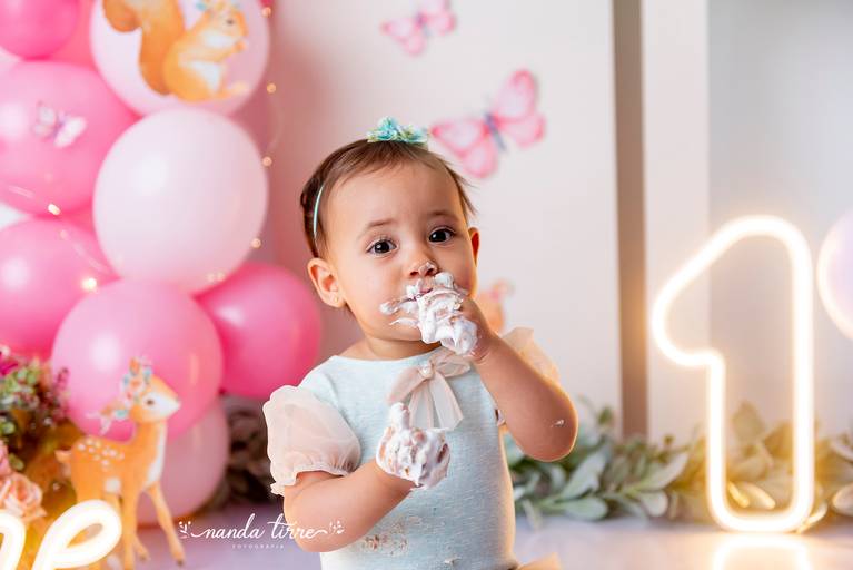 smash-the-cake-aniversario-bolo-bebes-crianças-teresopolis-rio-de-janeiro-rj-nanda-tirre-fotografo-ensaio-foto-book-acompanhamento-bebê-baby-filho-filha-estudio-fotografico-festa-1-aninho-ano-fotografia-fotografa-parabens-bolo-primeiro-pre-festa