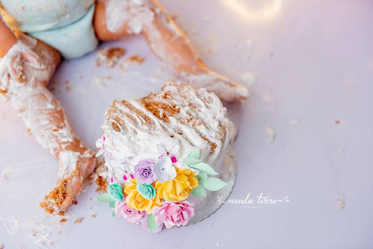 smash-the-cake-aniversario-bolo-bebes-crianças-teresopolis-rio-de-janeiro-rj-nanda-tirre-fotografo-ensaio-foto-book-acompanhamento-bebê-baby-filho-filha-estudio-fotografico-festa-1-aninho-ano-fotografia-fotografa-parabens-bolo-primeiro-pre-festa