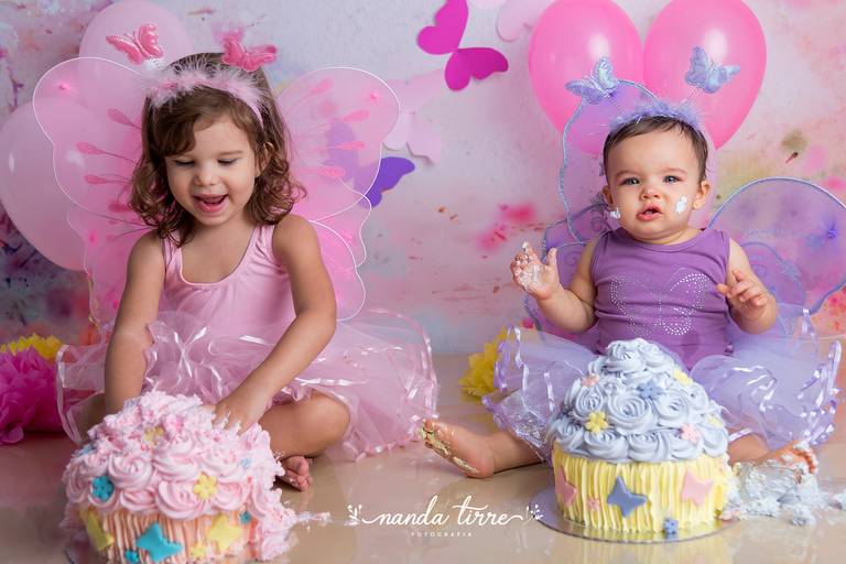 smash-the-cake-aniversario-bolo-bebê-criança-rio-de-janeiro-rj-nanda-tirre-fotografo-ensaio-foto-book-barra-da-tijuca-bebê-baby-filho-filha-estudio-fotografico-festa-1-aninho-ano-fotografia-fotografa-parabens-bolo-bagunça-acompanhamento-recreio-cenário