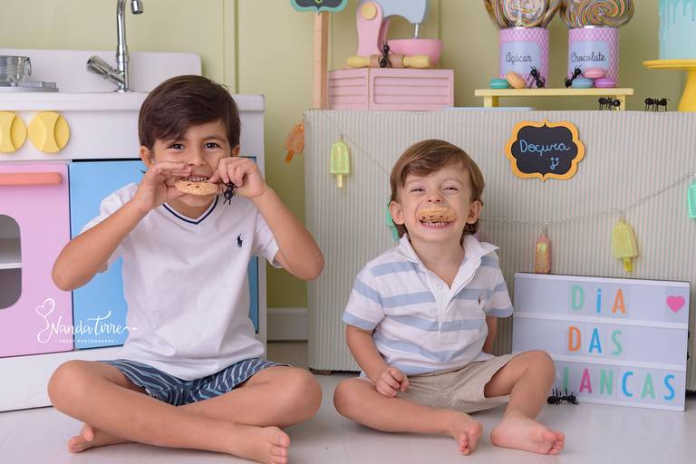 mini-sessao-tematica-ensaio-estudio-fotografico-rj-rio-de-janeiro-foto-book-infantil-bebes-fotografia-fotografo-fotografa-nanda-tirre-barra-da-tijuca-zona-sul-carnaval-pascoa-maes-festa-junina-natal-ano-novo-crianças-criancas-junino-pais-recreio