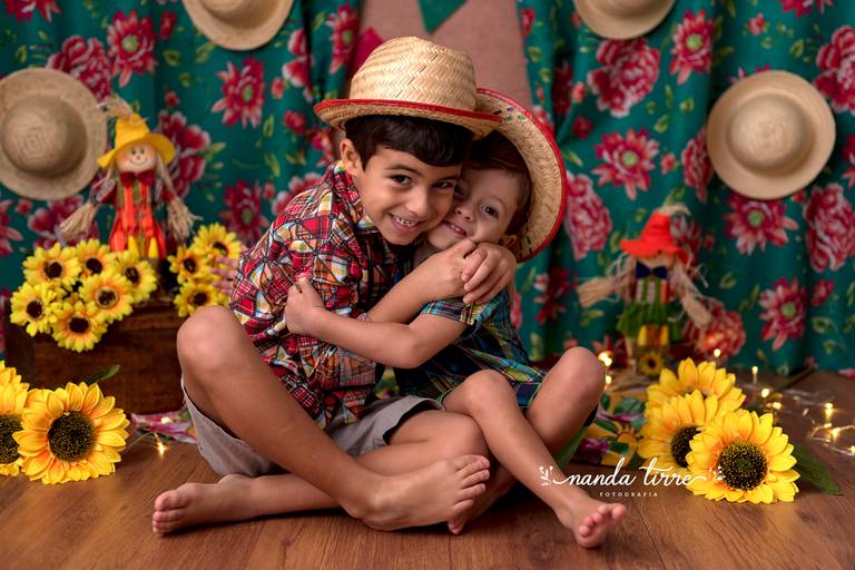 mini-sessao-tematica-ensaio-estudio-fotografico-rj-rio-de-janeiro-foto-book-infantil-bebes-fotografia-fotografo-fotografa-nanda-tirre-barra-da-tijuca-zona-sul-carnaval-pascoa-maes-festa-junina-natal-ano-novo-crianças-criancas-junino-pais-recreio