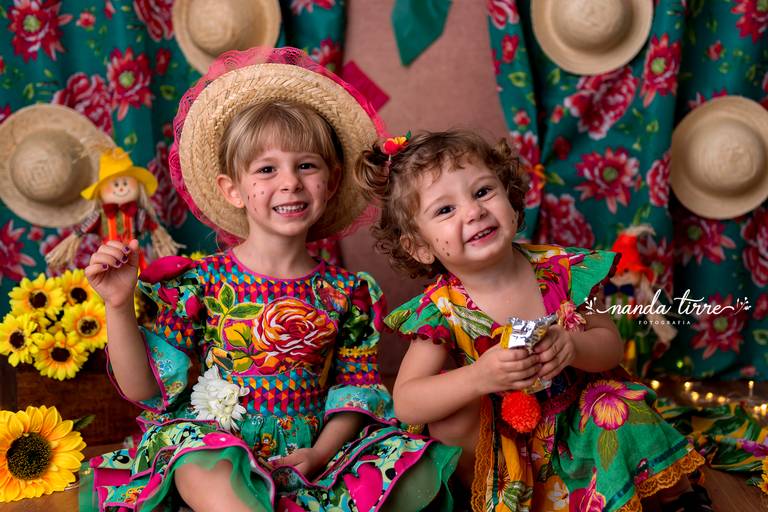mini-sessao-tematica-ensaio-estudio-fotografico-rj-rio-de-janeiro-foto-book-infantil-bebes-fotografia-fotografo-fotografa-nanda-tirre-barra-da-tijuca-zona-sul-carnaval-pascoa-maes-festa-junina-natal-ano-novo-crianças-criancas-junino-pais-recreio