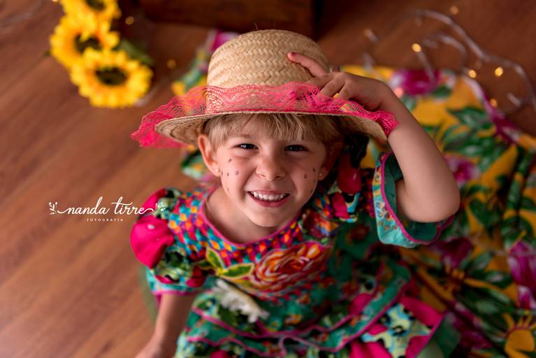 mini-sessao-tematica-ensaio-estudio-fotografico-rj-rio-de-janeiro-foto-book-infantil-bebes-fotografia-fotografo-fotografa-nanda-tirre-barra-da-tijuca-zona-sul-carnaval-pascoa-maes-festa-junina-natal-ano-novo-crianças-criancas-junino-pais-recreio