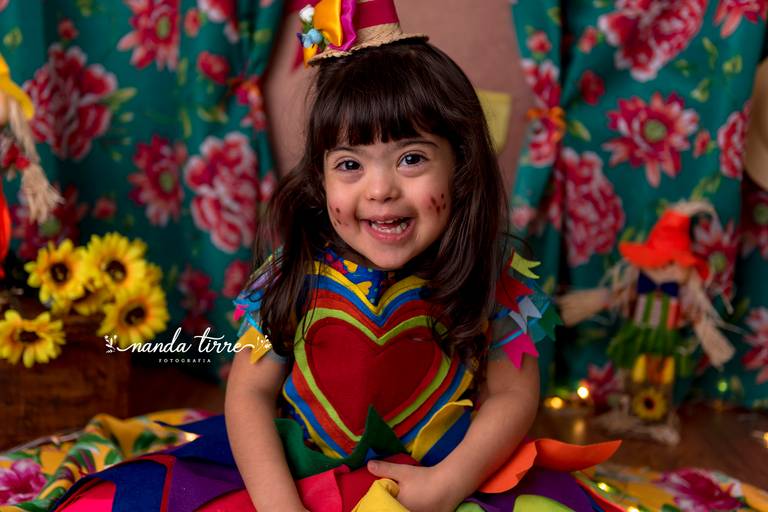 mini-sessao-tematica-ensaio-estudio-fotografico-rj-rio-de-janeiro-foto-book-infantil-bebes-fotografia-fotografo-fotografa-nanda-tirre-barra-da-tijuca-zona-sul-carnaval-pascoa-maes-festa-junina-natal-ano-novo-crianças-criancas-junino-pais-recreio