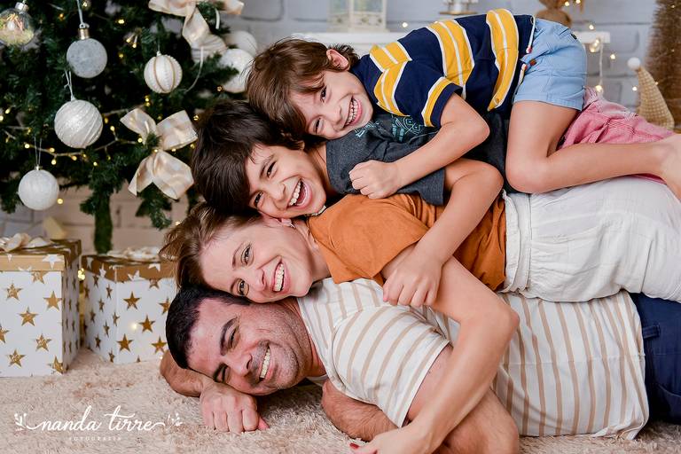 mini-sessao-tematica-ensaio-estudio-fotografico-rj-rio-de-janeiro-foto-book-infantil-bebes-fotografia-fotografo-fotografa-nanda-tirre-barra-da-tijuca-carnaval-pascoa-mães-festa-junina-natal-ano-novo-crianças-criancas-junino-pais-teresópolis-especial-mãe
