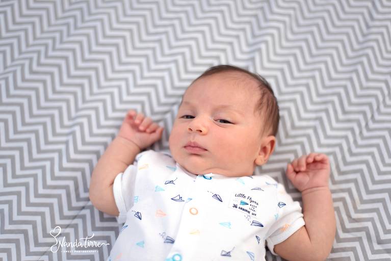 ensaio-fotografico-bebê-lifestyle-criança-rio-de-janeiro-rj-fotografia-fotografo-nanda-tirre-recem-nascido-amamentacao-pai-mae-maternidade-gravida-gestante-filho-filha-barra-da-tijuca-zona-sul-familia-recreio-peninsula-perinatal-parto-nascimento-mês-baby
