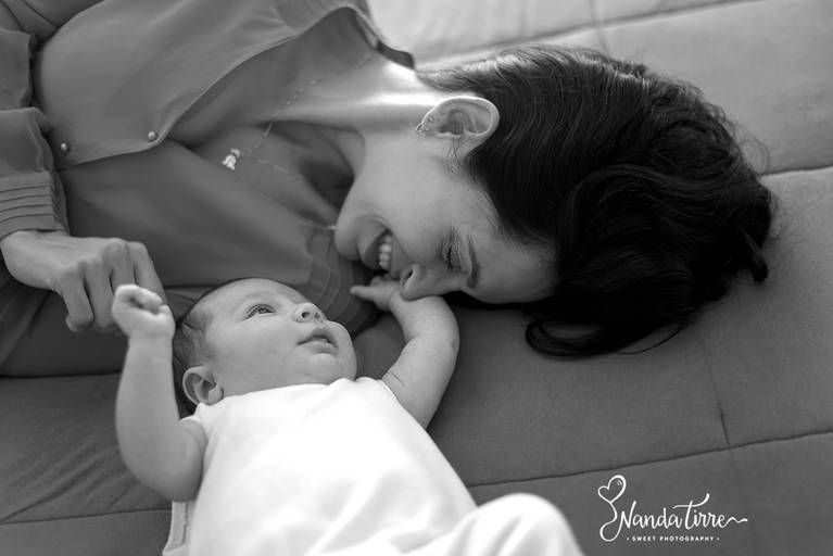 ensaio-fotografico-bebê-lifestyle-criança-rio-de-janeiro-rj-fotografia-fotografo-nanda-tirre-recem-nascido-amamentacao-pai-mae-maternidade-gravida-gestante-filho-filha-barra-da-tijuca-zona-sul-familia-recreio-peninsula-perinatal-parto-nascimento-mês-baby