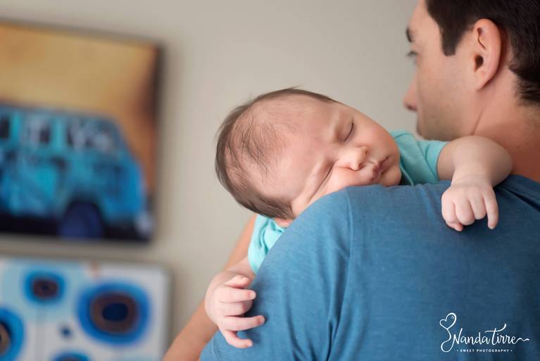 ensaio-fotografico-bebê-lifestyle-criança-rio-de-janeiro-rj-fotografia-fotografo-nanda-tirre-recem-nascido-amamentacao-pai-mae-maternidade-gravida-gestante-filho-filha-barra-da-tijuca-zona-sul-familia-recreio-peninsula-perinatal-parto-nascimento-mês-baby