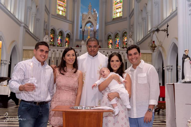 batizado-igreja-católica-rj-rio de janeiro-teresópolis-fotos-foto-fotografia-fotógrafo-batismo-missa-padre-book-matriz-catolicismo-fotógrafa-bebê-criança-mãe-maternidade-padrinho-madrinha