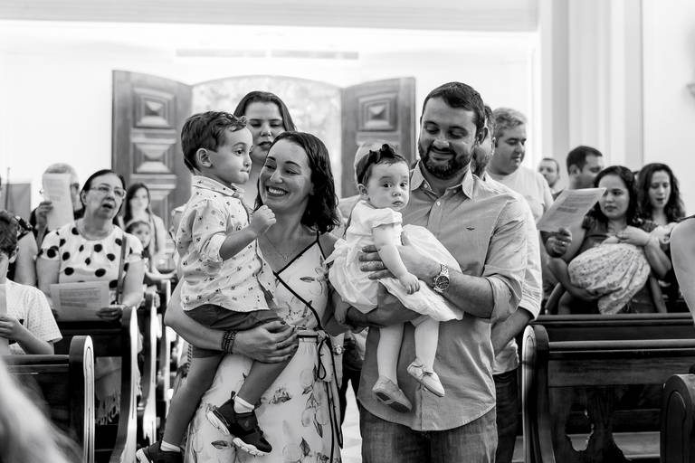 batizado-igreja-católica-rj-rio de janeiro-teresópolis-fotos-foto-fotografia-fotógrafo-batismo-missa-padre-book-matriz-catolicismo-fotógrafa-bebê-criança-mãe-maternidade-padrinho-madrinha