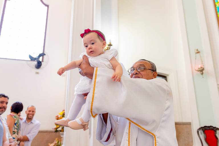 batizado-igreja-católica-rj-rio de janeiro-teresópolis-fotos-foto-fotografia-fotógrafo-batismo-missa-padre-book-matriz-catolicismo-fotógrafa-bebê-criança-mãe-maternidade-padrinho-madrinha