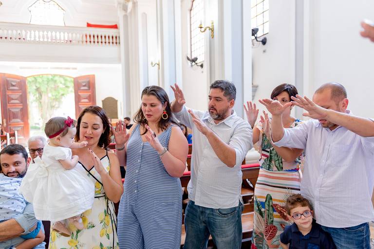 batizado-igreja-católica-rj-rio de janeiro-teresópolis-fotos-foto-fotografia-fotógrafo-batismo-missa-padre-book-matriz-catolicismo-fotógrafa-bebê-criança-mãe-maternidade-padrinho-madrinha