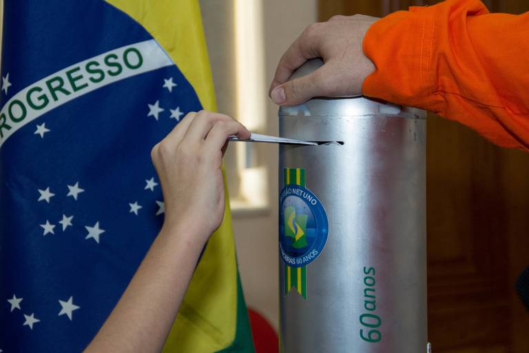 Fotografia empresarial e eventos corporativos com imagens profissionais de alta qualidade. Retratos corporativos e fotos de perfil profissional para LinkedIn e comunicação empresarial.