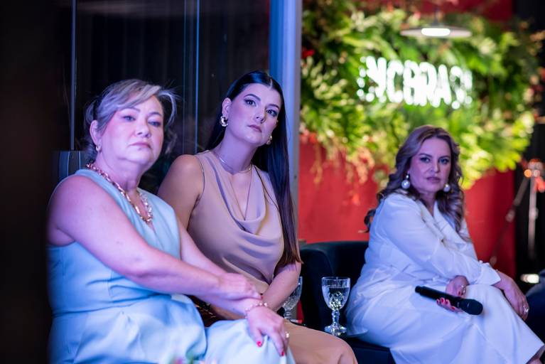 Cobertura fotográfica de eventos corporativos e fotografia empresarial. Retrato profissional e fotos para LinkedIn, currículo, site profissional e redes sociais corporativas.