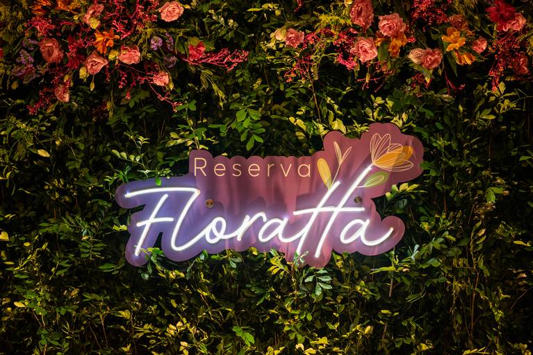 Fotografia profissional de eventos empresariais, convenções e palestras. Retratos corporativos e fotos de perfil profissional para LinkedIn, site institucional e branding pessoal.