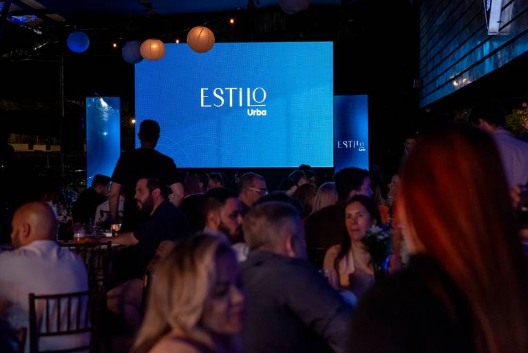 Fotógrafo profissional para eventos empresariais, congressos e convenções. Fotografia corporativa, retrato profissional, perfil para LinkedIn e branding pessoal.