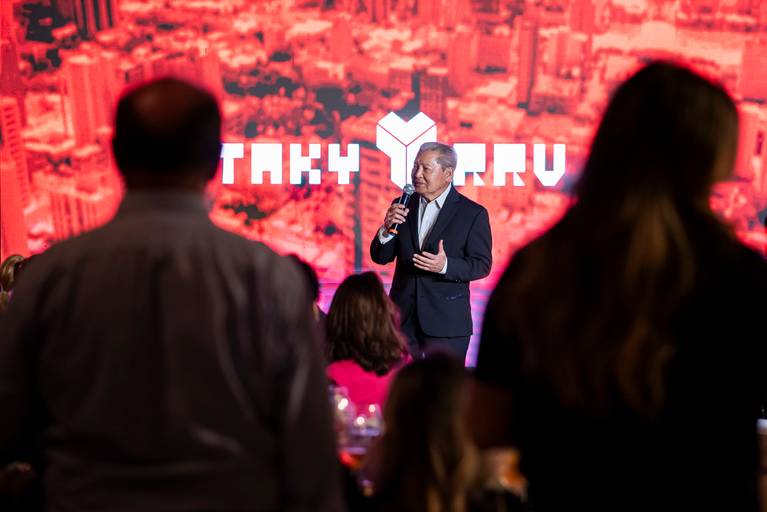 Fotografia corporativa com foco em eventos empresariais e fotos de perfil profissional. Fotógrafo profissional para empresas, marketing digital, imagem corporativa e posicionamento de marca.