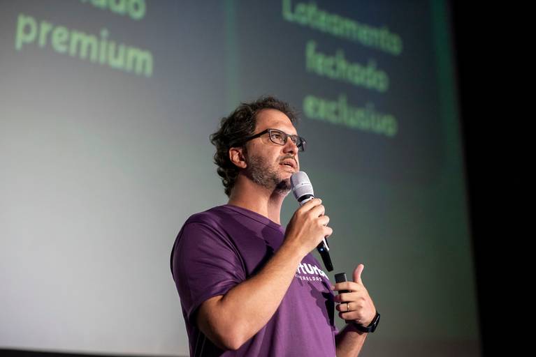 Fotografia corporativa com foco em eventos empresariais e fotos de perfil profissional. Fotógrafo profissional para empresas, marketing digital, imagem corporativa e posicionamento de marca.