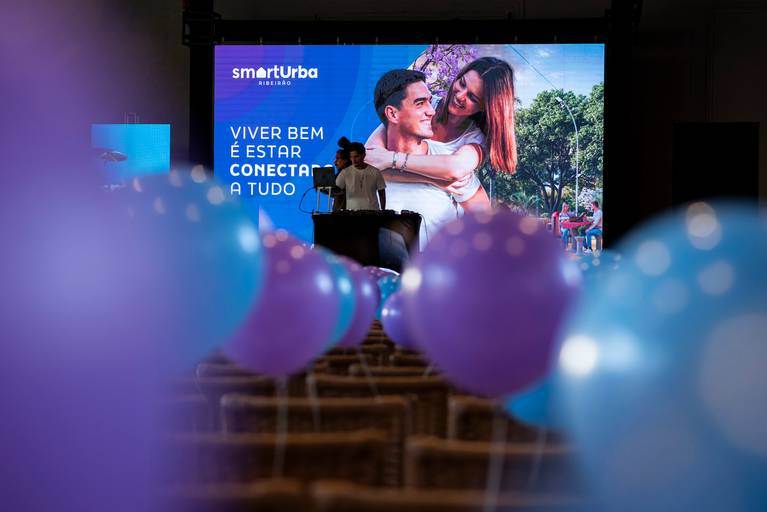 Fotografia empresarial e eventos corporativos com imagens profissionais de alta qualidade. Retratos corporativos e fotos de perfil profissional para LinkedIn e comunicação empresarial.