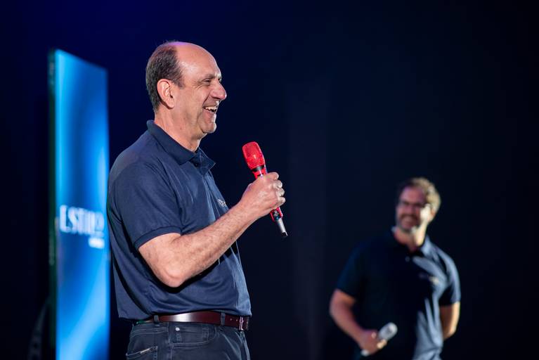 Fotografia corporativa com foco em eventos empresariais e fotos de perfil profissional. Fotógrafo profissional para empresas, marketing digital, imagem corporativa e posicionamento de marca.