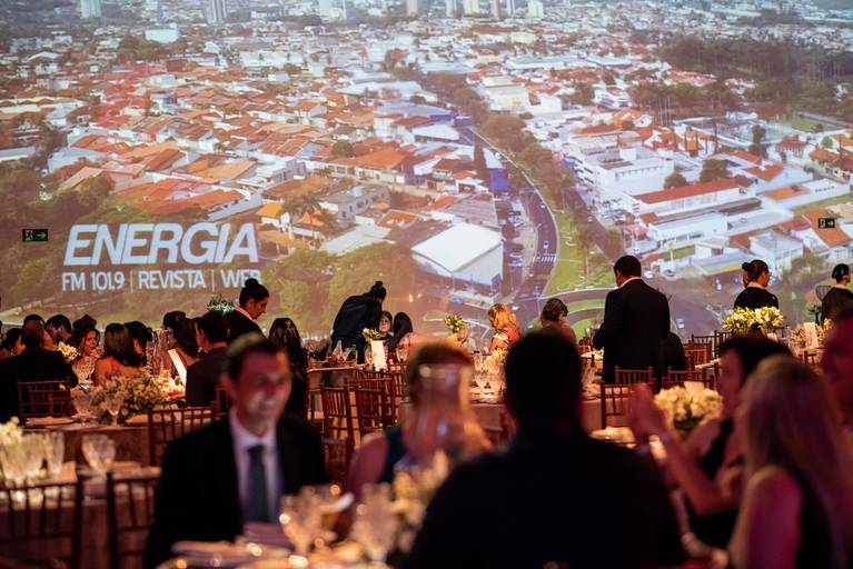 Fotografia corporativa com foco em eventos empresariais e fotos de perfil profissional. Fotógrafo profissional para empresas, marketing digital, imagem corporativa e posicionamento de marca.