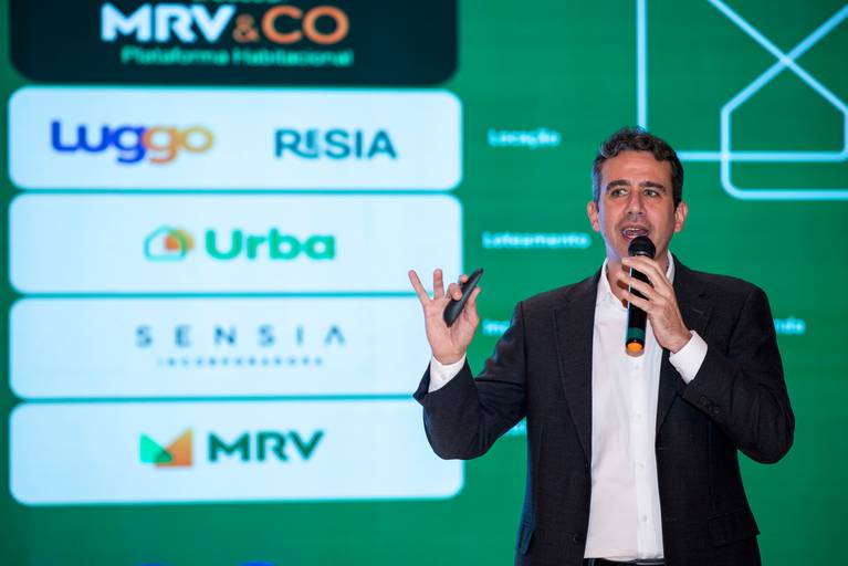 Fotógrafo profissional para eventos empresariais, congressos e convenções. Fotografia corporativa, retrato profissional, perfil para LinkedIn e branding pessoal.