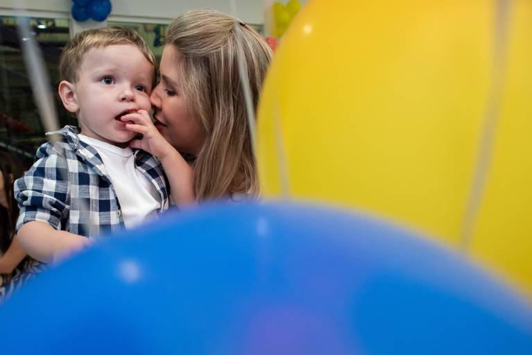 Fotografia infantil em Jaú, SP, com registros espontâneos e naturais de crianças, valorizando a alegria, a personalidade e os momentos únicos da infância. Amendoeira Fotografia.