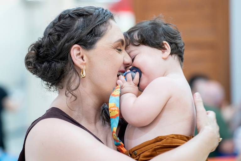 Fotografia infantil em Jaú, SP, com registros espontâneos e naturais de crianças, valorizando a alegria, a personalidade e os momentos únicos da infância. Amendoeira Fotografia.