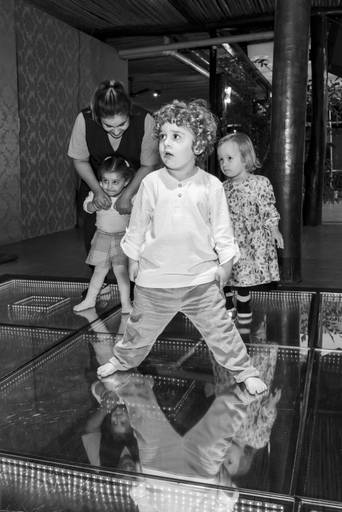 Fotografia infantil em Jaú, SP, com registros espontâneos e naturais de crianças, valorizando a alegria, a personalidade e os momentos únicos da infância. Amendoeira Fotografia.