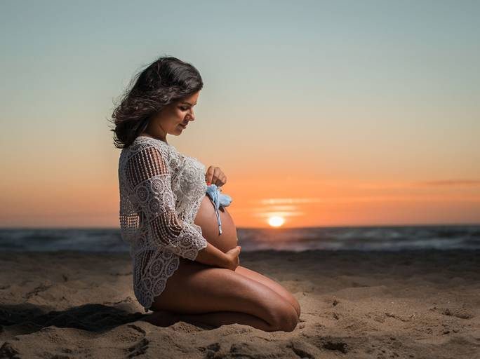 por do sol com a gravida