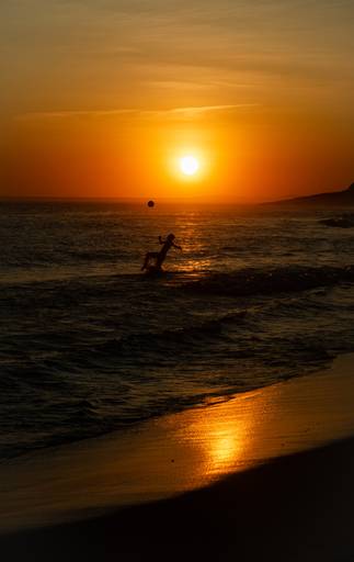 O país do futebol
O Brasil é completamente apaixonado pelo futebol, esse amor está presente em nossa cultura e história, então não é difícil presenciar cenas em que uma bola de futebol está presente. Com esse registro, eu quis evidenciar esse fato. 