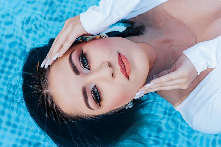 Fotografia de produto, fotografia de beleza, beleza, make up, makeup artist, maquiagem, beauty, fotografia, retratos, modelo fotografico, fotografia de modelo, fotografia de beleza, fotografia na piscina, inspirações de make