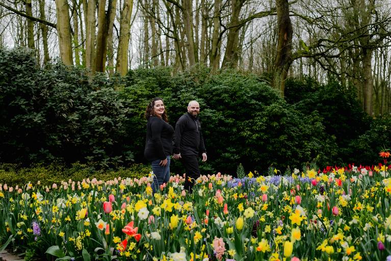 Couple enjoying a tulip-season photo session at Keukenhof Gardens, a popular excursion option for river cruise travelers visiting the Netherlands in spring.