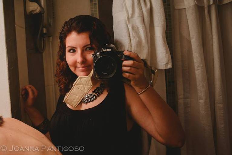Selfies on the bathroom mirror during wedding is a must of a wedding photographer. Fast and easy way to have pictures without losing any moment of the wedding.