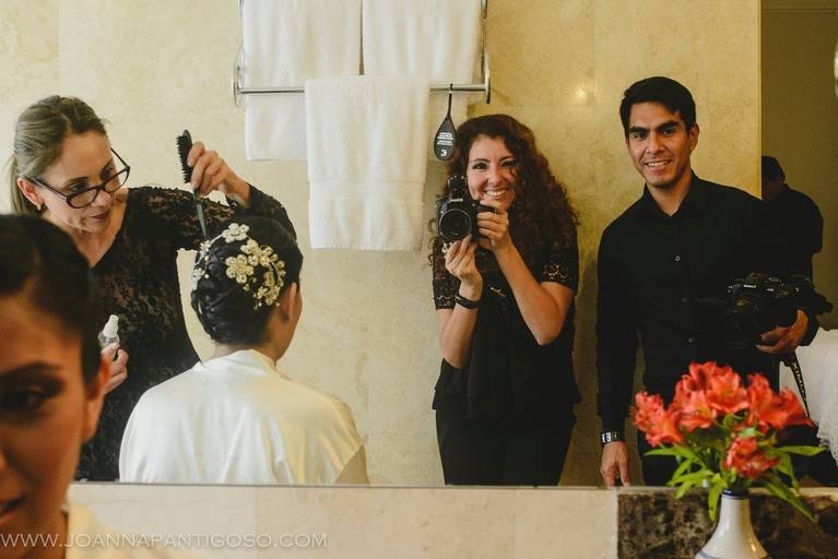Another from the Getting Ready of Melissa, On this picture you can see Ana from Deesse Spa and Oscar, the videomaker. Selfies on the bathroom's mirror one of my favorites while photographing weddings.