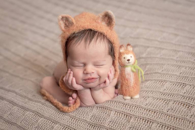 bebê Newborn com fantasia de raposa