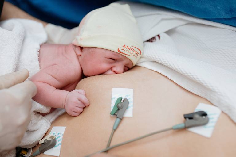 A primeira mamada, ou apenas um contato pele a pele