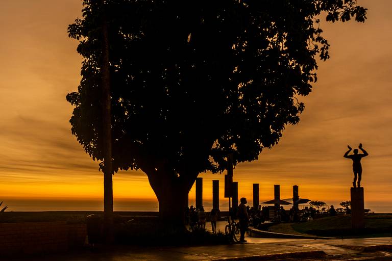 Miraflores Lima Peru sunset golden hour smartphone Bravo Fotografia 2022