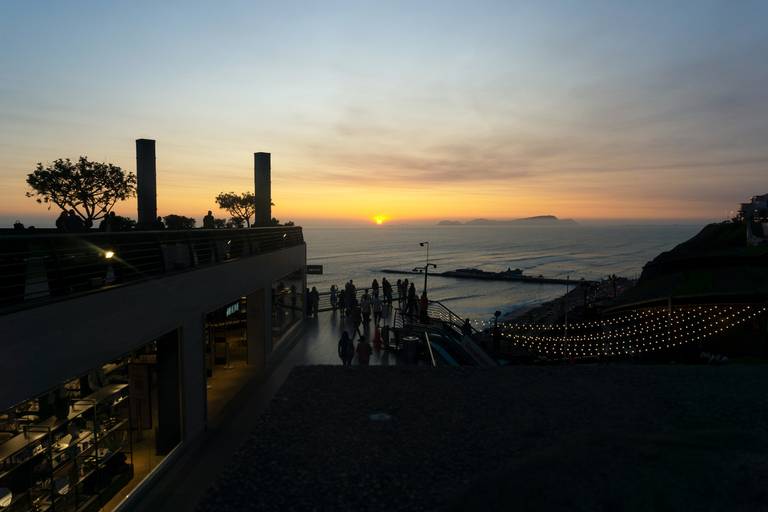 Miraflores Lima Peru landscape Oceano Pacifico sunset golden hour smartphone Bravo Fotografia 2022