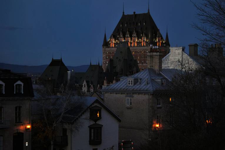 Québec at night