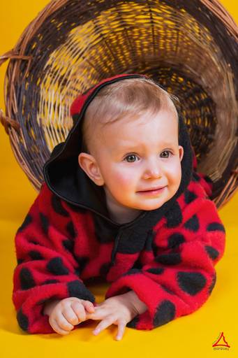 Rita com a sua mascara de carnaval na sessão fotográfica