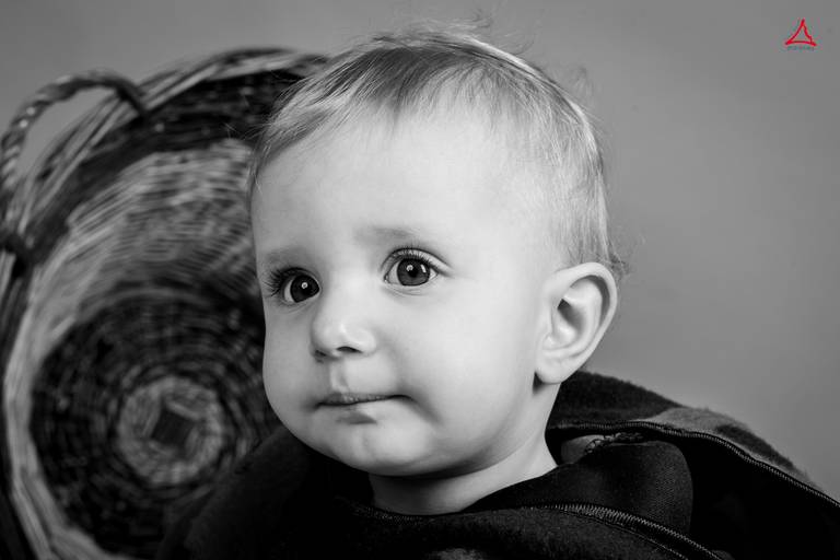 Rita com a sua mascara de carnaval na sessão fotográfica de estúdio